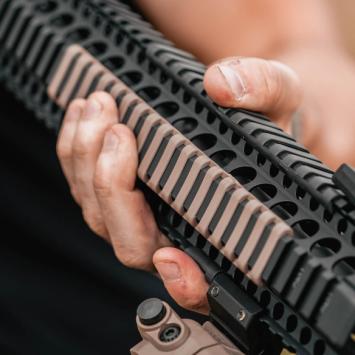 Magpul_MAG013-fde_ladder_rail_panel
